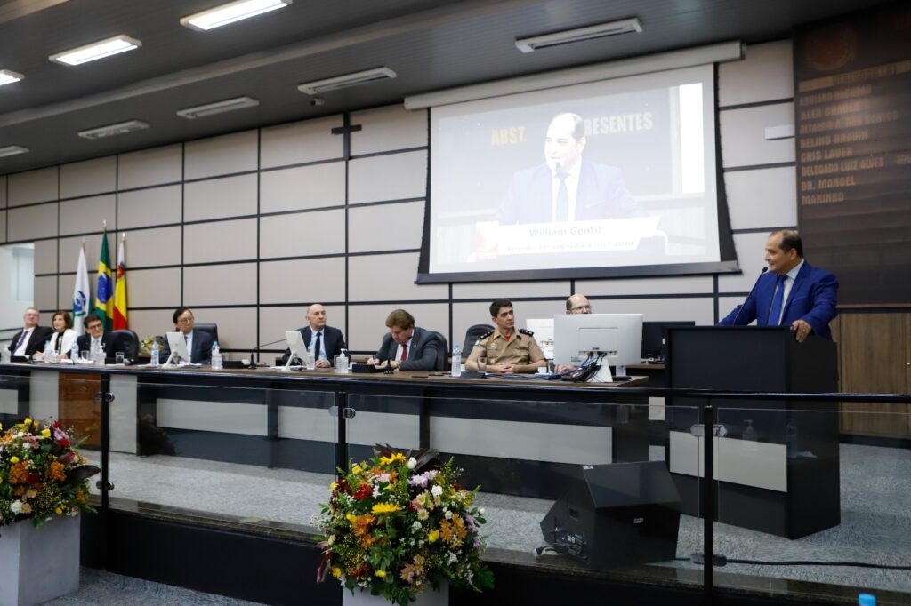 Presidente do Conselho Federal de Corretores de Imóveis, João Teodoro da Silva, é o mais novo Cidadão Honorário de Maringá