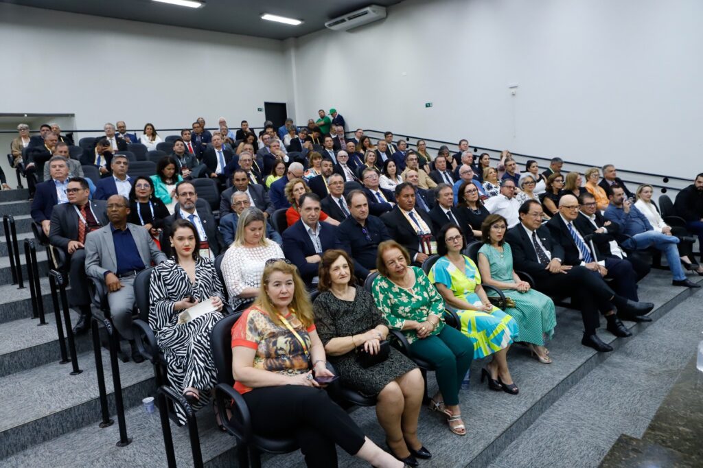 Presidente do Conselho Federal de Corretores de Imóveis, João Teodoro da Silva, é o mais novo Cidadão Honorário de Maringá