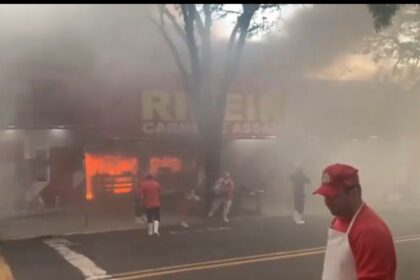 Incêndio no Ribeiro Carnes e Assados em Maringá, na véspera de Ano Novo