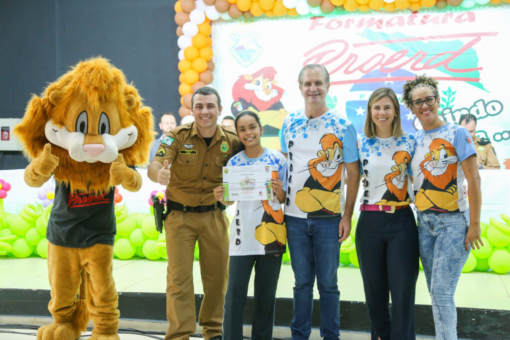 Proerd realiza formatura de 2 mil alunos da rede municipal