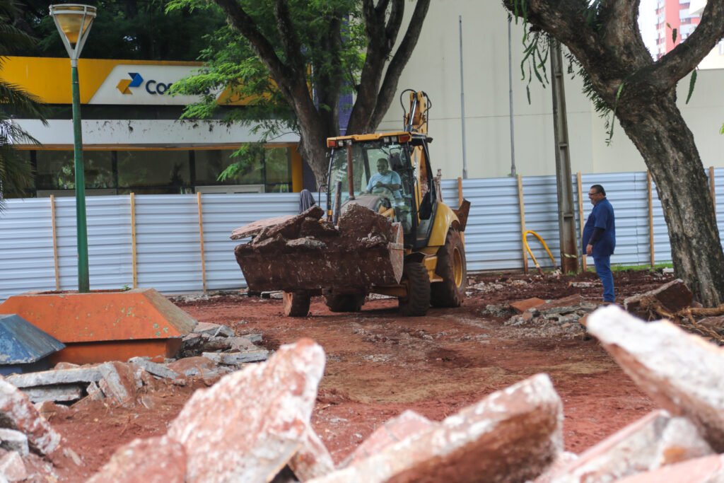 Eixo Monumental: Obras na Praça da Prefeitura e Vila Olímpica seguem a todo vapor 2 Prefeitura inicia revitalização do Eixo Monumental com obras na Praça da Prefeitura e entorno da Vila Olímpica