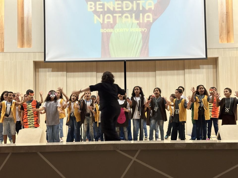 Apresentações da primeira cantata em língua inglesa da rede municipal confirmam a excelência do ensino em Maringá 2 primeira cantata em língua inglesa