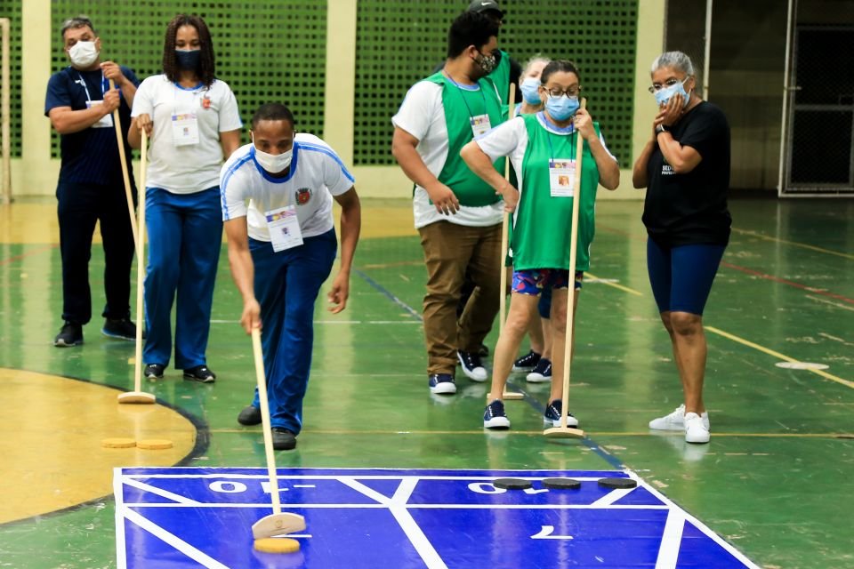 Alunos da EJA vivenciam esportes de precisão e desenvolvem autonomia 4 Alunos da EJA vivenciam esportes de precisão e desenvolvem autonomia