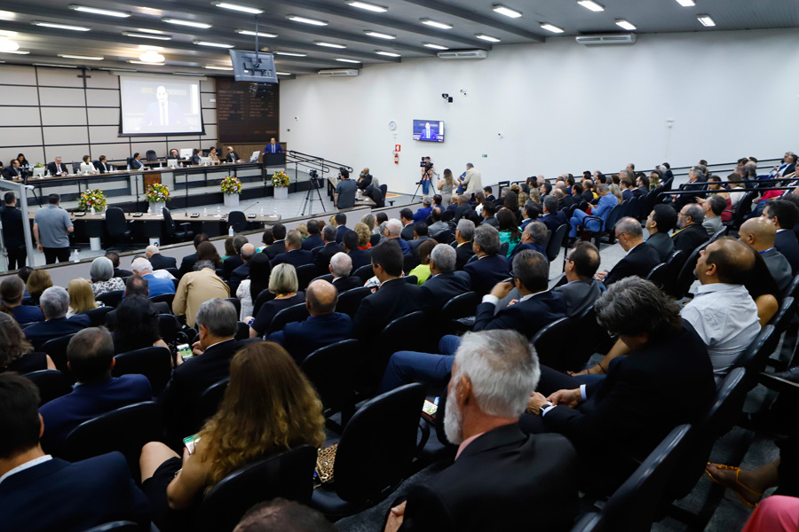 Presidente do Conselho Federal de Corretores de Imóveis, João Teodoro da Silva, é o mais novo Cidadão Honorário de Maringá