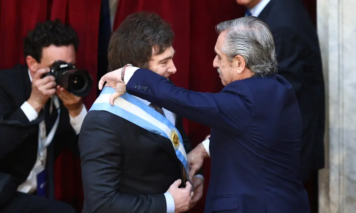 Javier Milei toma posse como novo presidente da Argentina