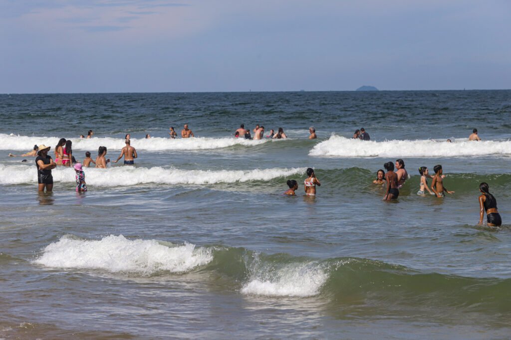 Verão: 1º boletim de balneabilidade mostra que a população pode aproveitar as praias 2 matinhos foto rdziura 7203
