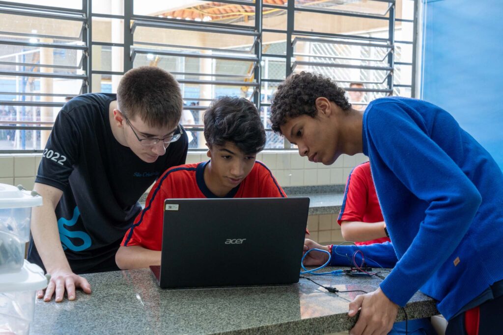 Leia Paraná, expansão do inglês e consolidação de aplicativos marcam 2023 da educação 2 plataformas 5 - Saiba Já News
