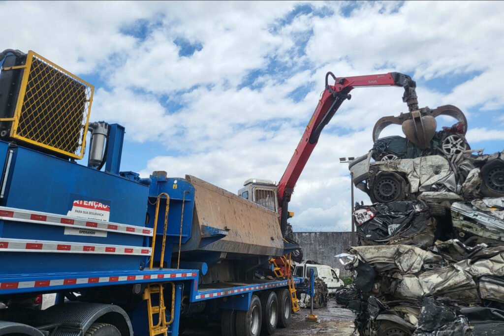 Detran destrói 874 automóveis e motocicletas dos pátios do Litoral 2 prensa 006