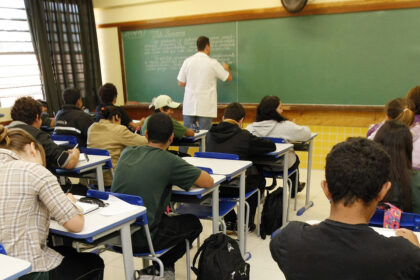 Sancionada lei que institui bônus para profissionais de escolas