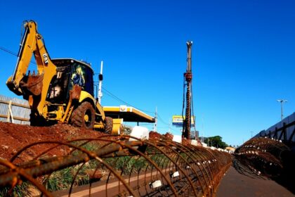 Obras dos viadutos sobre a BR-376