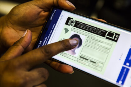 Quase 3 milhões de pessoas já possuem a CNH Digital no Paraná Foto: Marcello Casal Jr/Agência Brasil