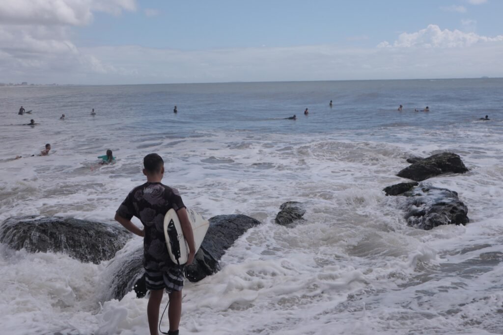 Com uma das melhores ondas longas do País, Matinhos atrai surfistas e turistas 3 img 7512