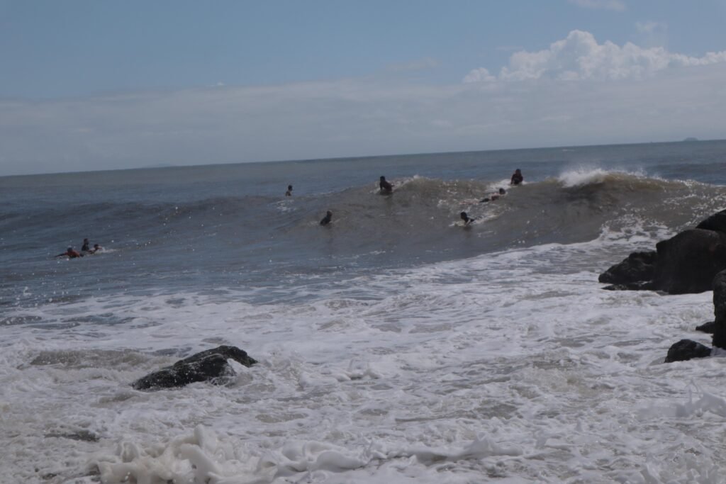 Com uma das melhores ondas longas do País, Matinhos atrai surfistas e turistas 2 img 7539