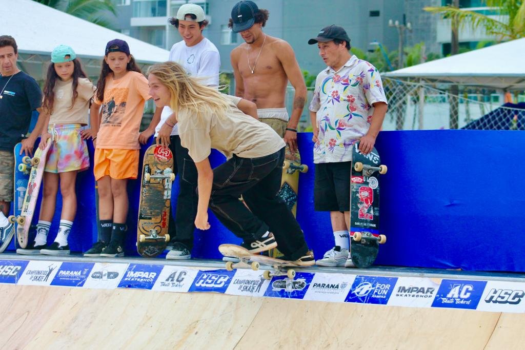 Veranistas do Litoral curtem manobras radicais de campeões nacionais do skate 5 skate Jam