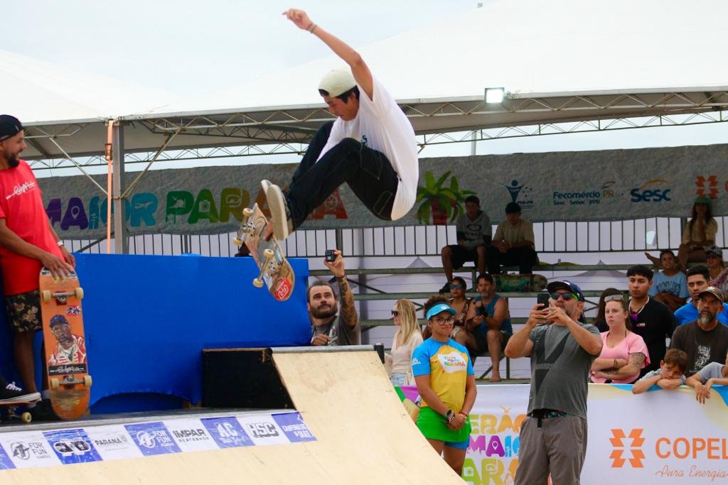 Veranistas do Litoral curtem manobras radicais de campeões nacionais do skate 8 skate Jam
