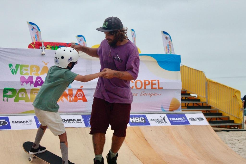 Veranistas do Litoral curtem manobras radicais de campeões nacionais do skate 7 skate Jam