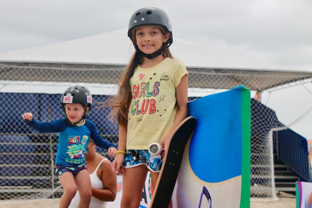 Veranistas do Litoral curtem manobras radicais de campeões nacionais do skate 3 skate Jam