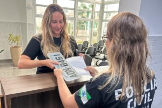 Perda de placa de veículo em alagamento deve ser registrada na Polícia Civil.