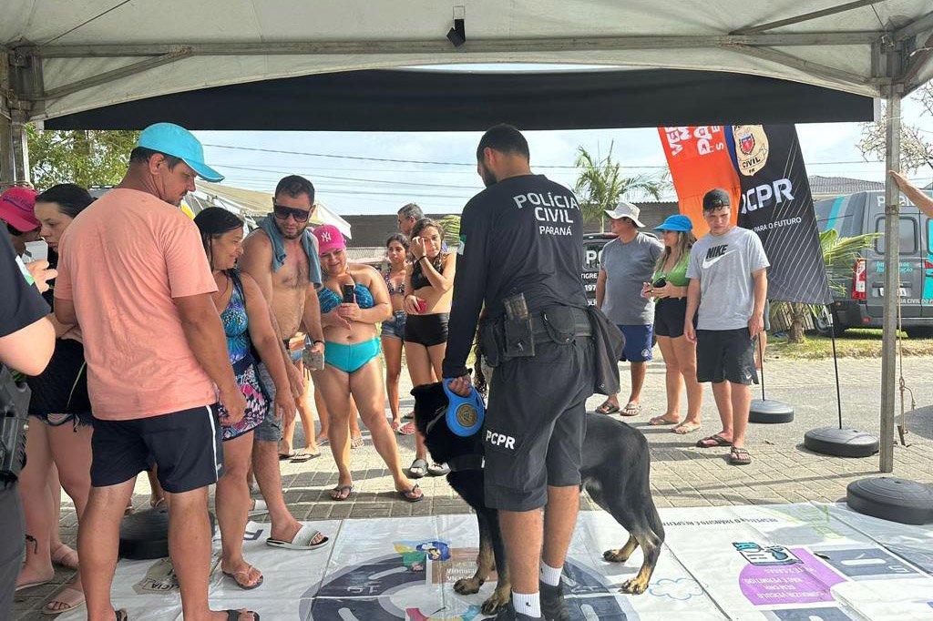 Cães, carros e equipamentos: exposições das polícias chamam atenção de turistas no Litoral 5 whatsapp image 2024 01 04 at 17.55.447