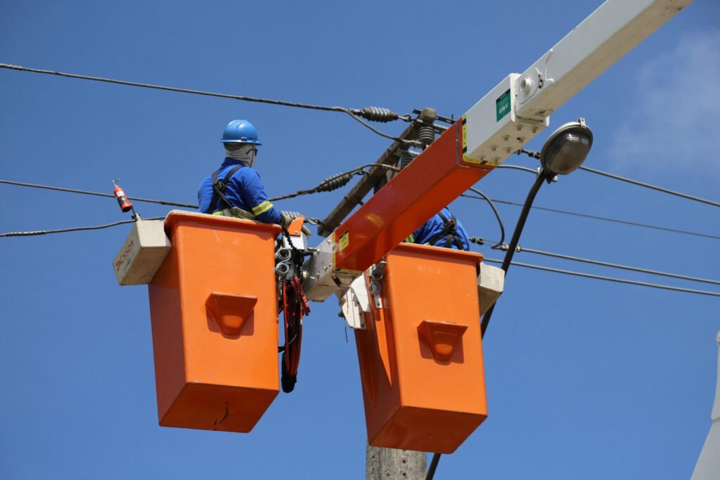 Após temporais, mais de mil técnicos da Copel atendem 38 mil consumidores sem energia 2 whatsapp image 2024 01 10 at 10.42.08