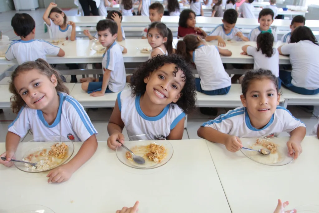 Maringá garante segurança nutricional em escolas e Cmeis com mais de 425 toneladas de alimentos da agricultura familiar