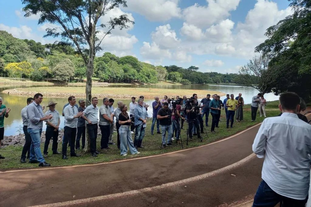 Sanepar entrega revitalização do lago municipal de Cascavel 4 240223 cascavel entrega obras desassoreamento lago 4