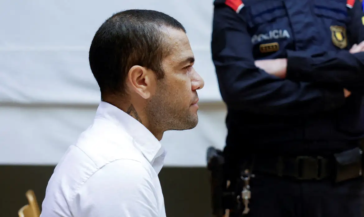 Espanha condena Daniel Alves a 4 anos e meio de prisão por agressão sexual