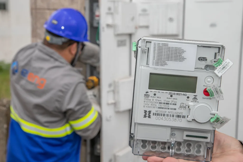Copel instala medidores inteligentes em mais 3 regiões do Paraná 3 eletricistas eleng substituicao de medidores redes inteligentes rei ponta grossa 52