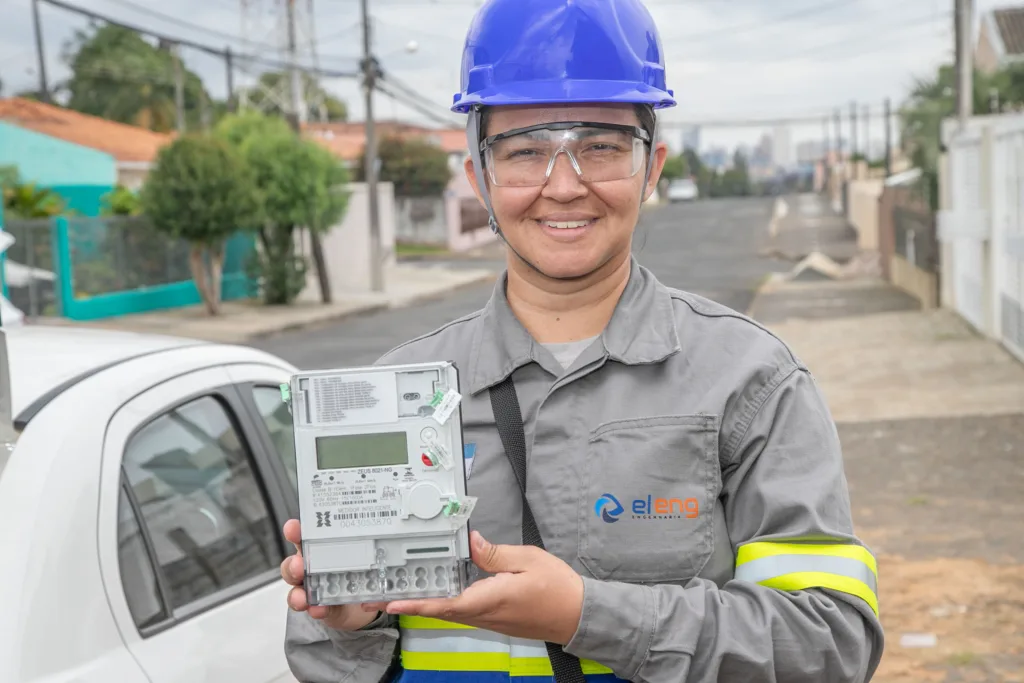 Copel instala medidores inteligentes em mais 3 regiões do Paraná 2 eletricistas eleng substituicao de medidores redes inteligentes rei ponta grossa 55