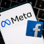 Celular mostrando aplicatico Facebook da empresa Meta