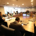 Ampliação do ensino de inglês na rede pública é discutida em reunião de Frente Parlamentar da Primeira Infância