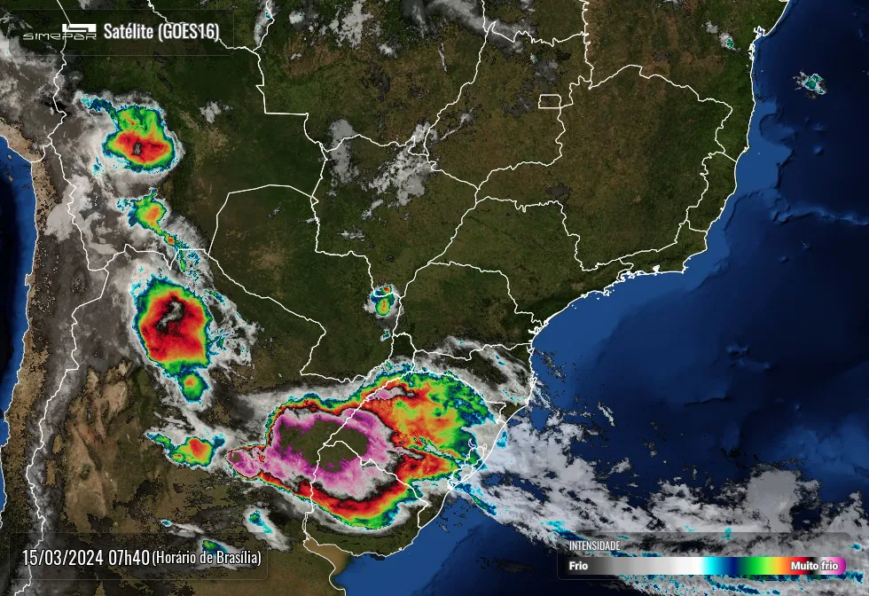 Radar Simepar, mapa do Brasil com nuvens de chuva no sul