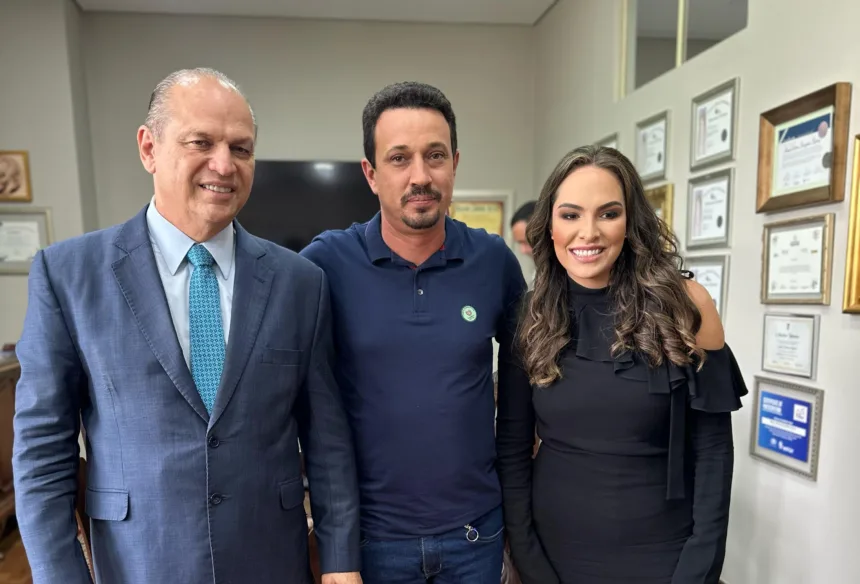 Ricardo Barros, prefeito Fabiano Travain e Maria Victoria