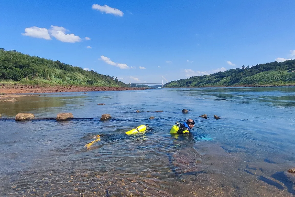 Sanepar contrata mergulhadores para inspecionar tubulações no Rio Paraná e Lago de Itaipu