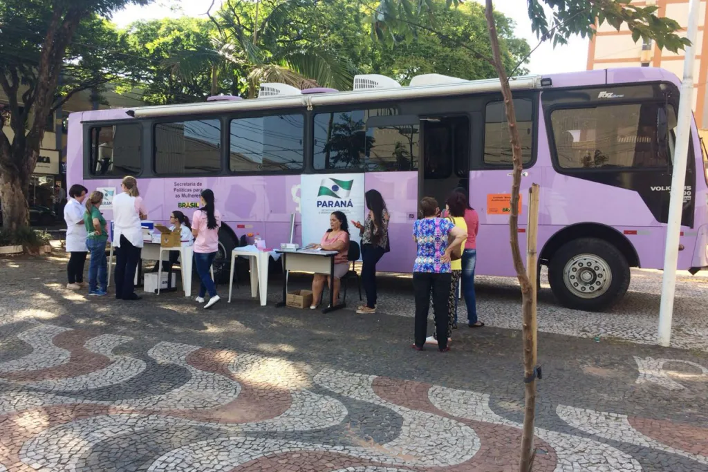 Ônibus Lilás leva atendimento às mulheres a três cidades da região Norte do Paraná 4 onibus lilas2