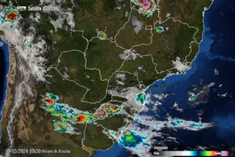 Mapa com nuvens