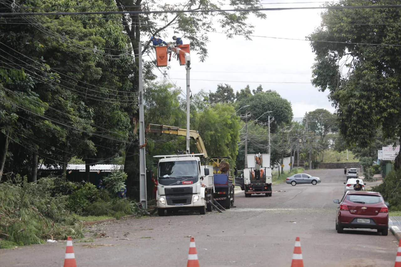 Copel restabelece energia em 95% das unidades consumidoras afetadas pelo temporal