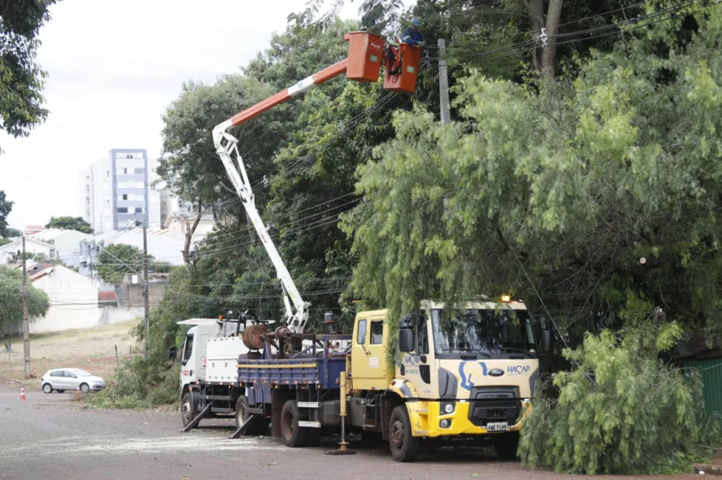 Copel restabelece energia em 95% das unidades consumidoras afetadas pelo temporal