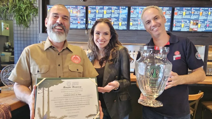 Deputada Maria Victoria (PP) entrega homenagem da Assembleia Legislativa à cervejaria de Maringá