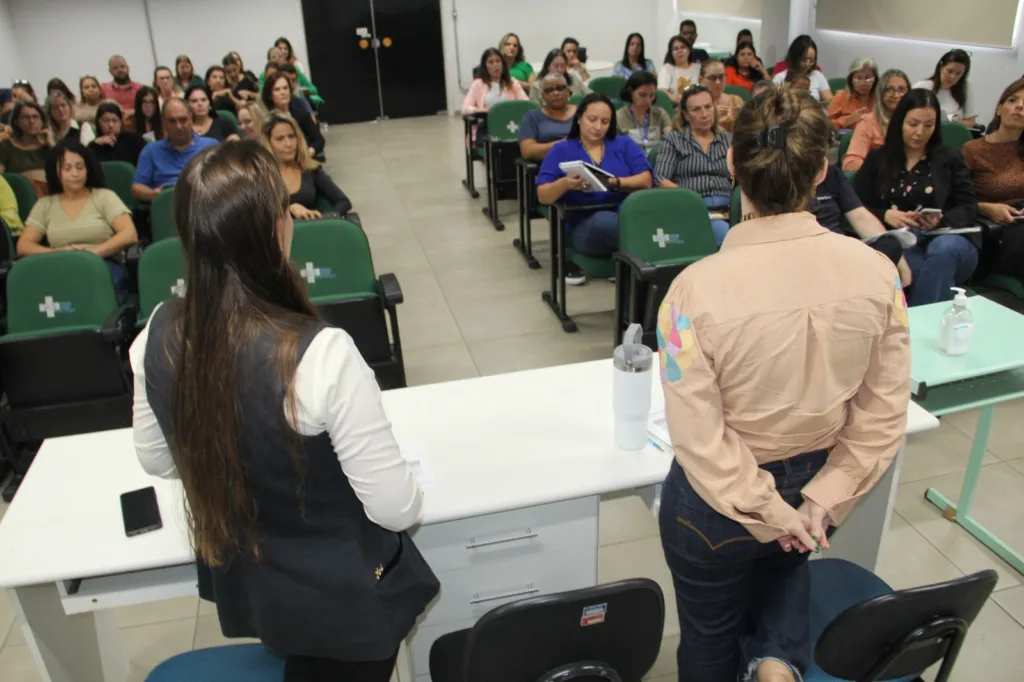 A secretaria Karina Rissardo acompanha de perto todo os processos para o início das obras. 