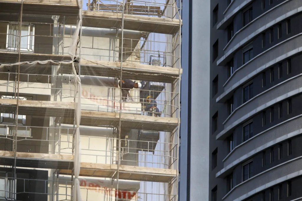 Exemplo para o Brasil: Governo do Paraná vai investir R$ 26,6 milhões para qualificar 21,2 mil profissionais até o fim do ano 2 obras 06 0