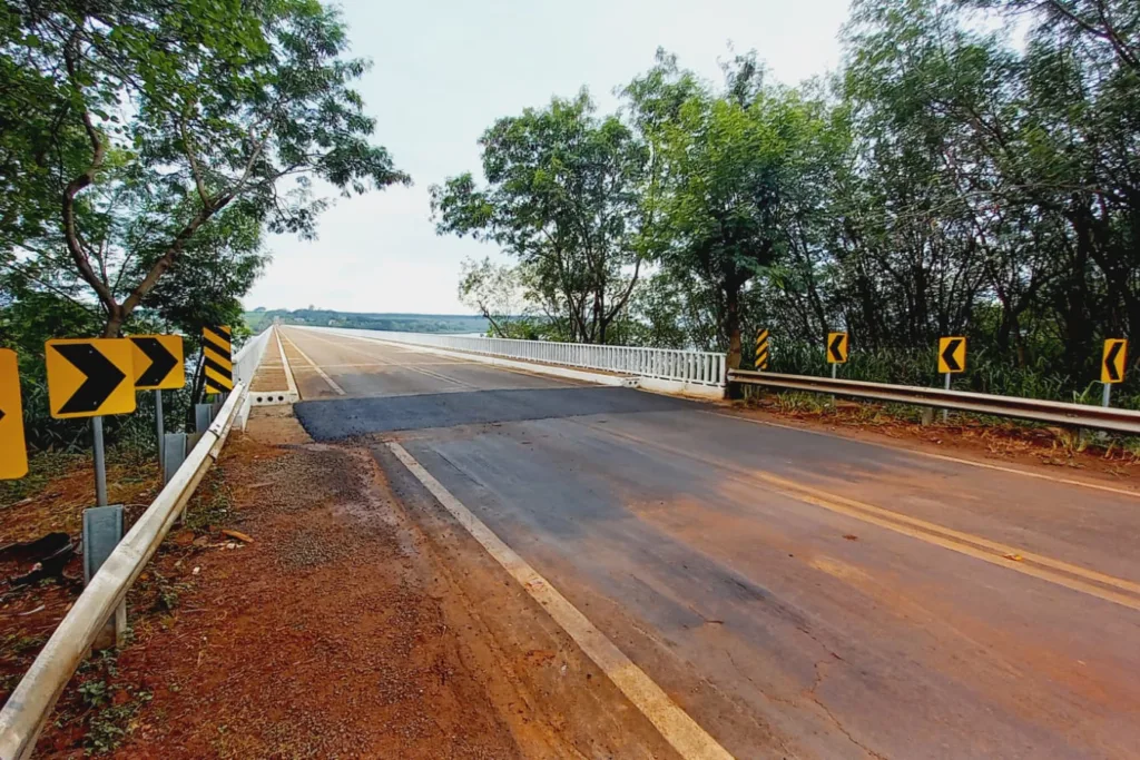Ponte do Rio Vermelho, entre Porecatu e Alvorada do Sul é liberada pelo DER/PR 5 pr 090 ponte rio vermelha liberada 01