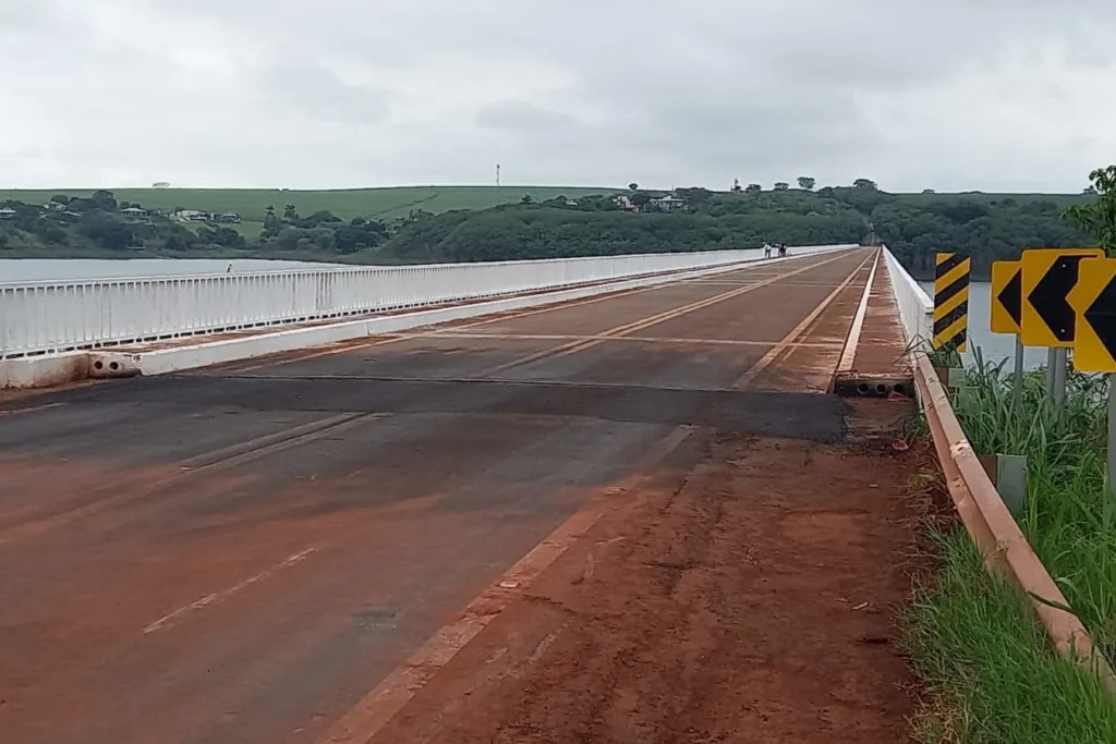 Ponte do Rio Vermelho, entre Porecatu e Alvorada do Sul é liberada pelo DER/PR 6 pr 090 ponte rio vermelha liberada 02