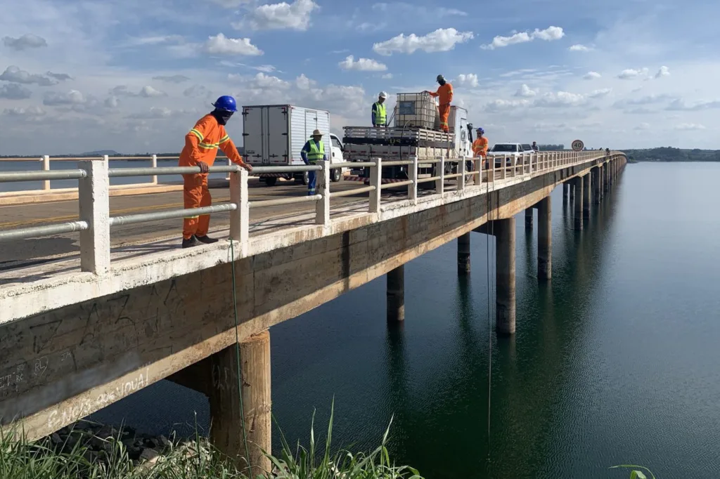 obra de reforma da ponte sobre a Represa de Chavantes, entre Carlópolis, no Norte Pioneiro, e o município de Fartura, em São Paulo