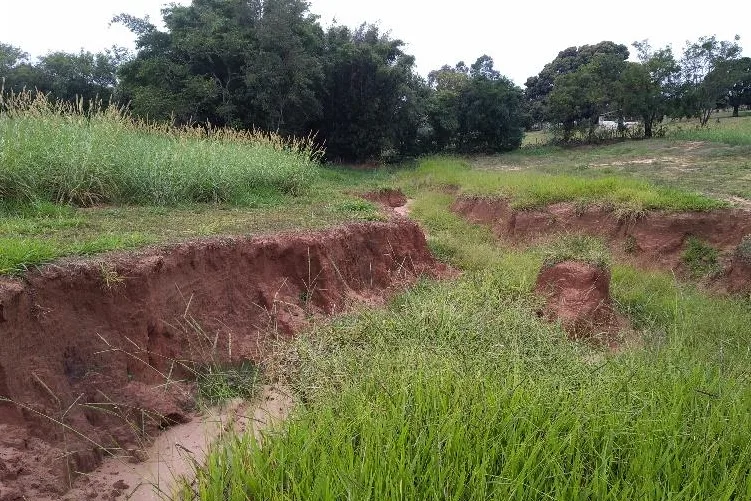 Obra de controle de erosão em rodovia de Munhoz de Mello atrai cinco empresas 3 pr 550 munhoz de mello erosao 01 jpg