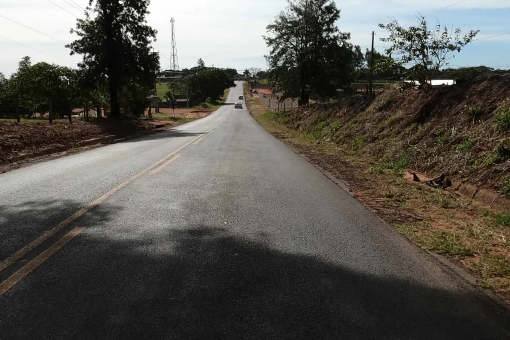 Obra de controle de erosão em rodovia de Munhoz de Mello atrai cinco empresas 5 pr 550 munhoz de mello pista 01
