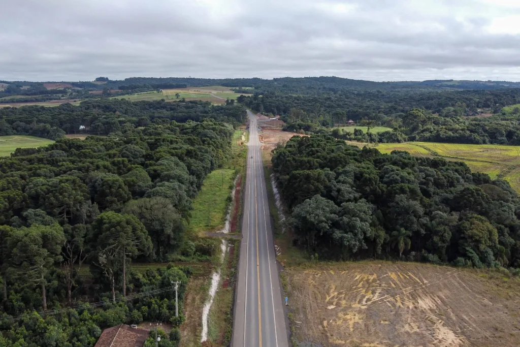 O governador Carlos Massa Ratinho Junior inaugurou nesta sexta-feira (26) a nova pavimentação da PR-364 no trecho entre São Mateus do Sul, na região Sul, e Irati, no Centro-Sul, passando pelo município de Rebouças. Foto: Roberto Dziura Jr/AEN