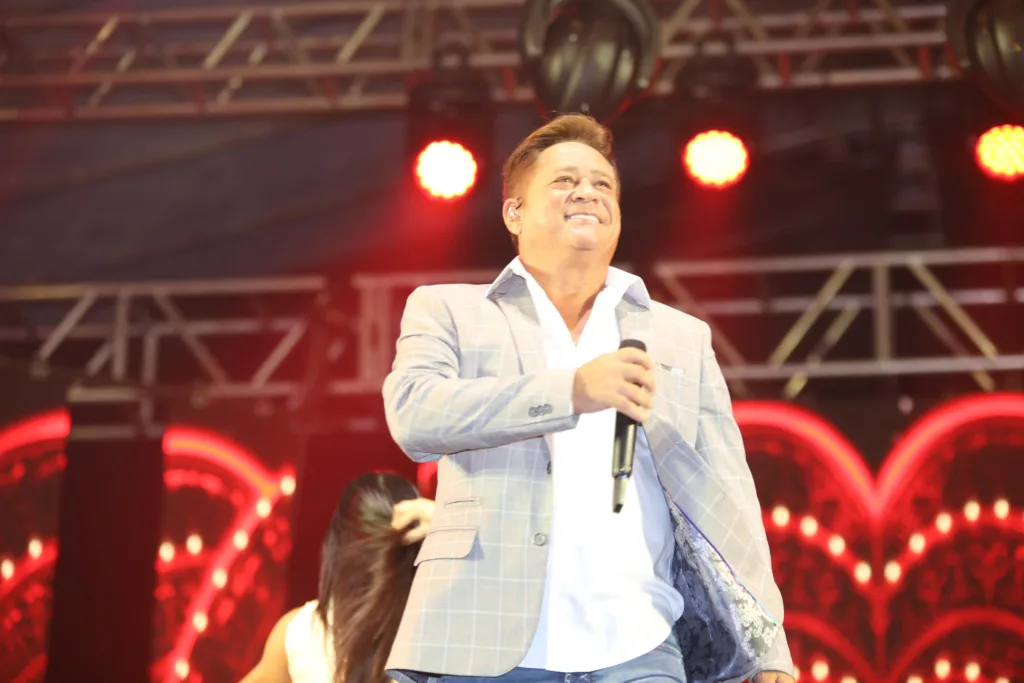 Show do cantor Leonardo reúne milhares de pessoas em Maringá 3 7f0cc41a b349 4f2f b337 bb6f544738b4