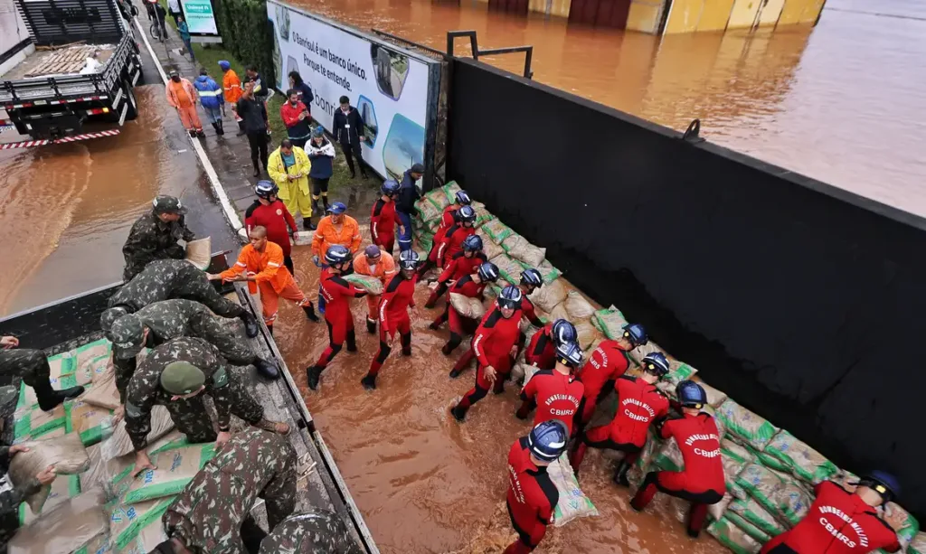 Rio Grande do Sul já contabiliza meio milhão de pessoas afetadas pelas fortes chuvas; Defesa Civil confirma a morte de 55 pessoas 14 Chuvas no Rio Grande do Sul 2