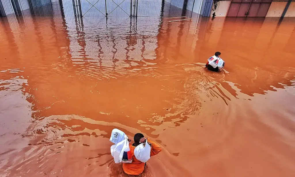 Rio Grande do Sul já contabiliza meio milhão de pessoas afetadas pelas fortes chuvas; Defesa Civil confirma a morte de 55 pessoas 13 Chuvas no Rio Grande do Sul 6
